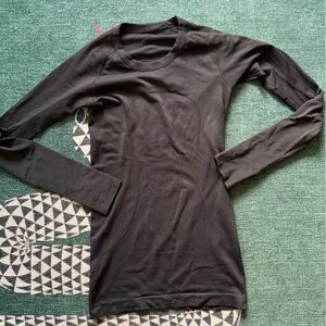 Lululemon black long sleeve